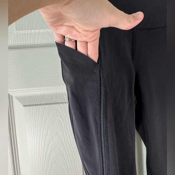 Lululemon Black Capri Reflective Mesh Pockets Size 4 Womens Running - Picture 4 of 8